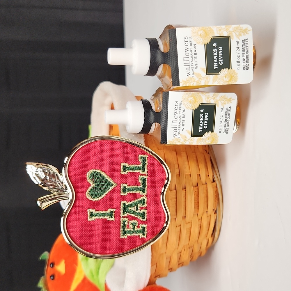 Bath & Body Works I Love Fall Apple Wallflower Plug + 2 Thanks & Giving Refills